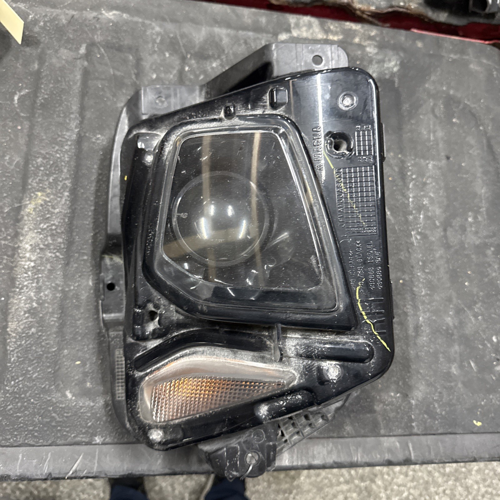 2019-2022 Chevy Blazer Xenon HID Headlight Right Passenger RH Side OEM 84588816