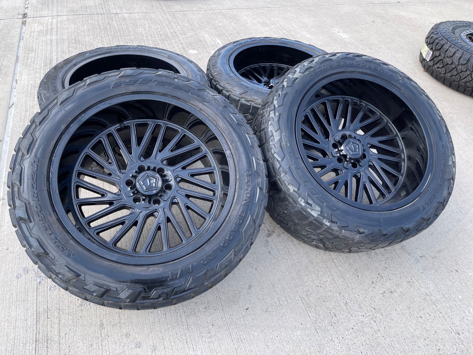 22x12 TIS 553B Chevy Silverado Ford F-150 RAM wheels rims 6x139 6x135