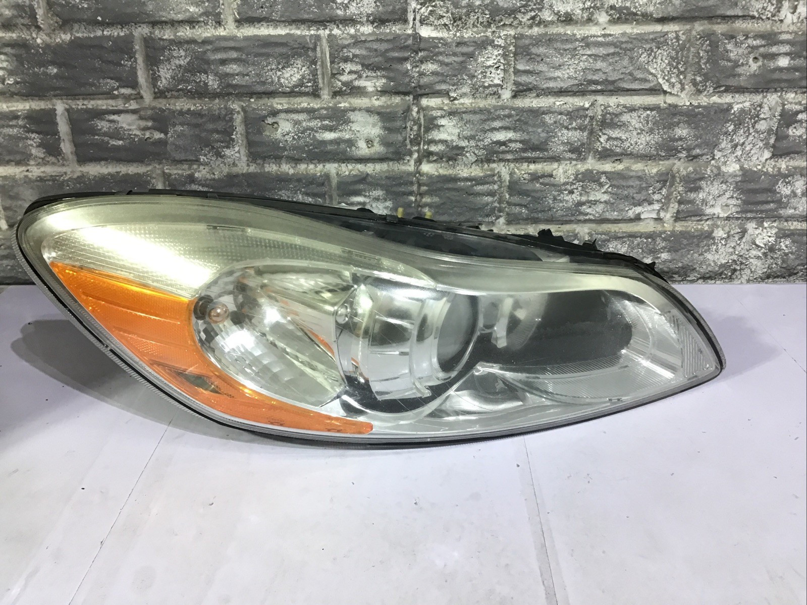 2011-2013 Volvo C30 Right, Passenger Side, Xenon Headlight OEM, COMPLETE