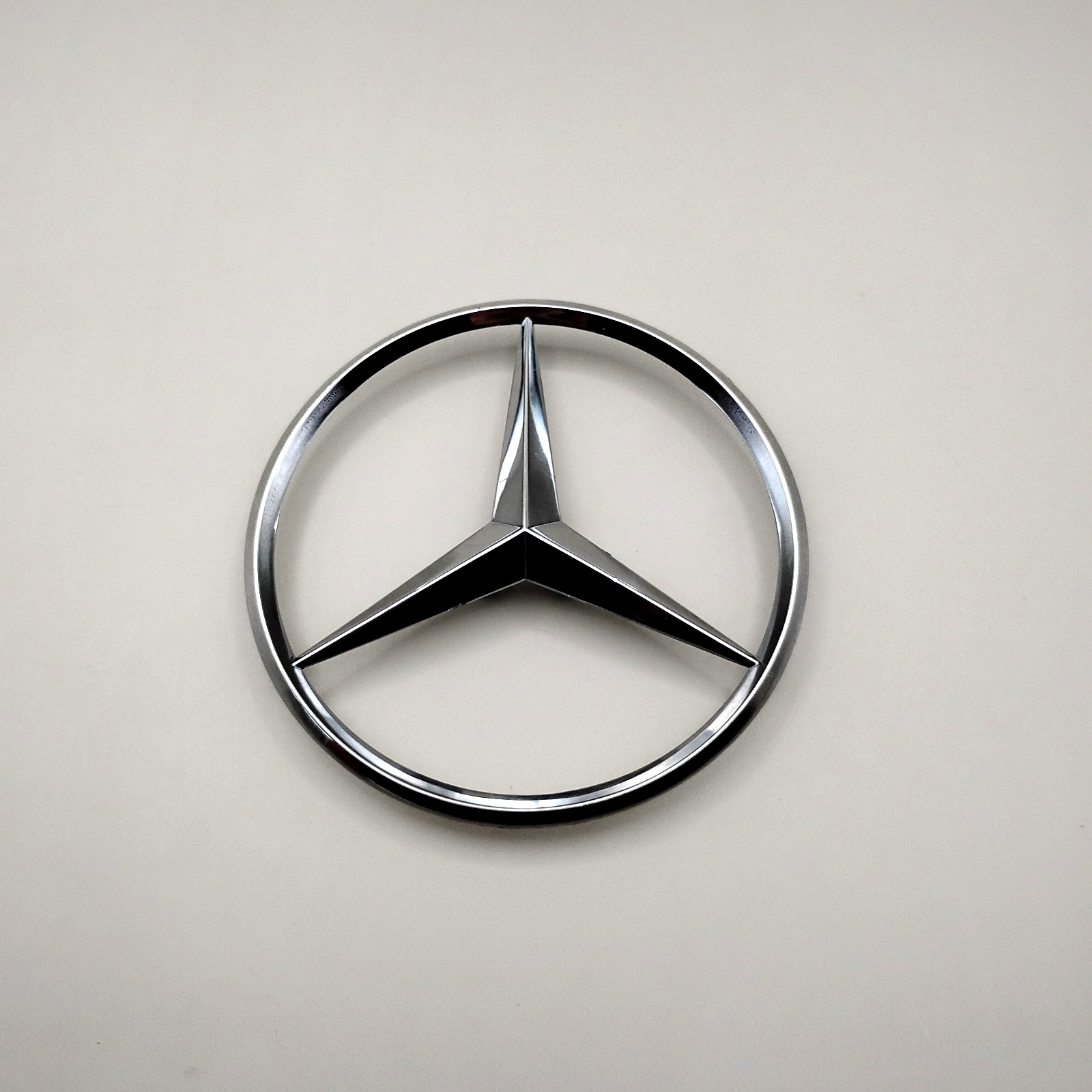 2003-2009 Mercedes W211 Rear Emblem Trunk Lid E500 E320 Badge 211-758-00-58 2003-2009 Mercedes W211 Rear Emblem Trunk Lid E500 E320 Badge 211-758-00-58
