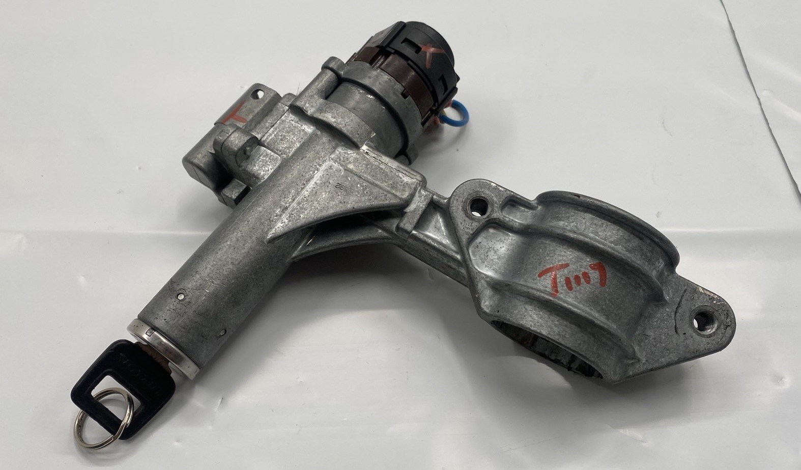 1990-1992 Volvo 240 Ignition Switch Cylinder Lock With Key OEM
