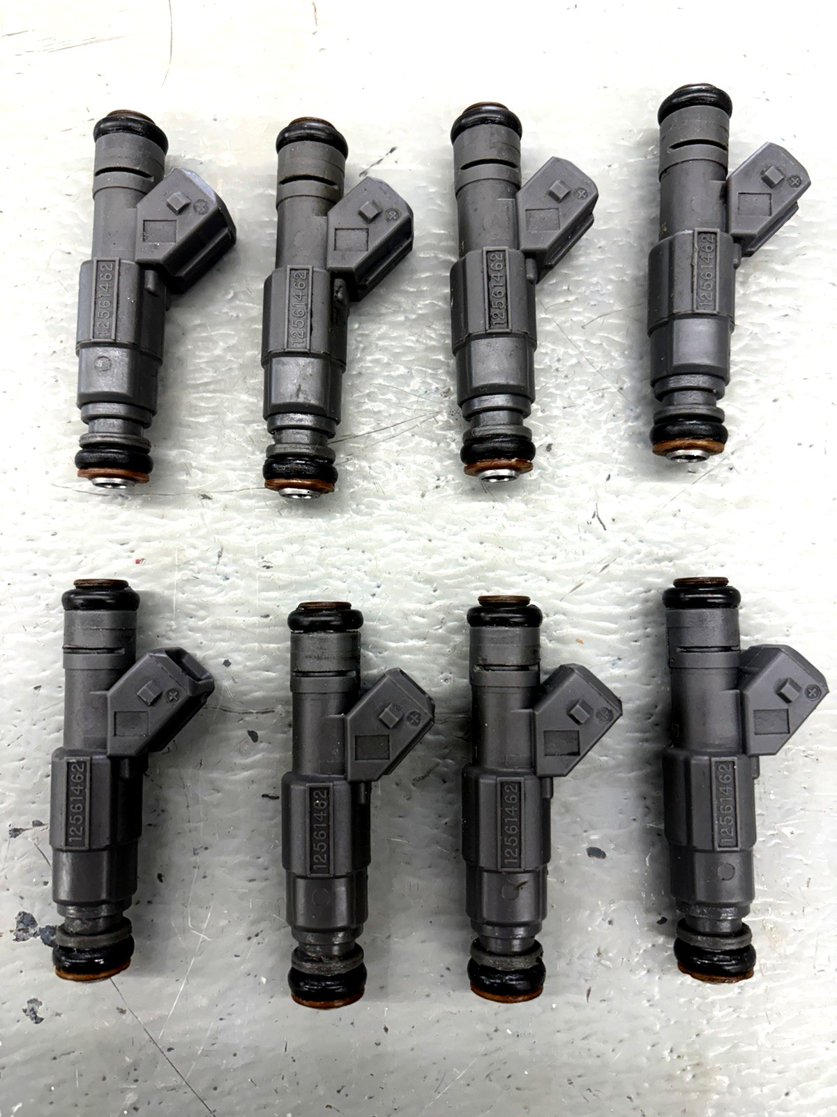 Set of (8) 1999-2004 Chevrolet C5 LS1 V8 5.7L Corvette Fuel injectors 12561462