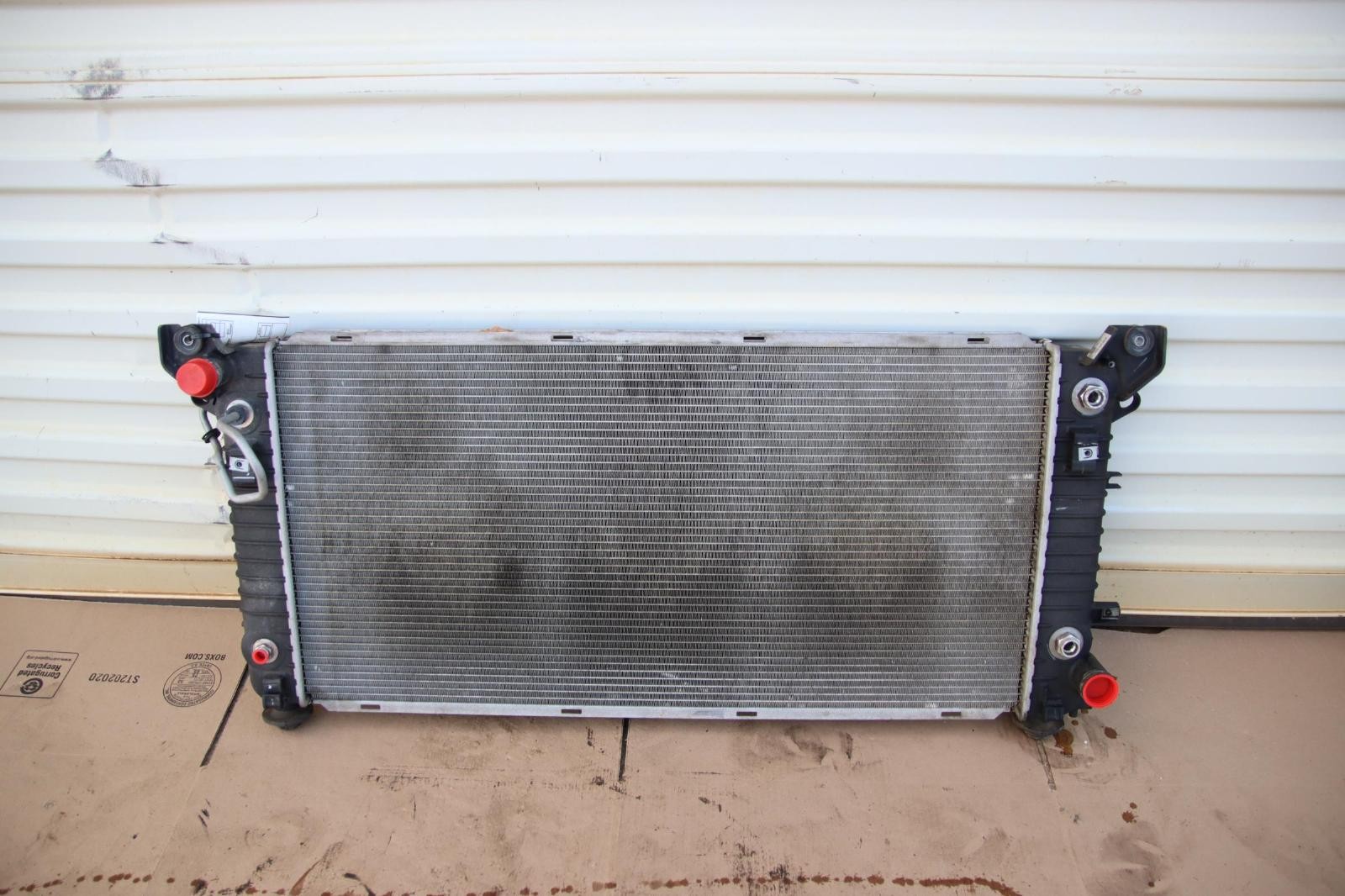 2014-2016 CHEVY SILVERADO 1500 5.3L ENGINE COOLING RADIATOR W/O TOW PACKAGE OEM