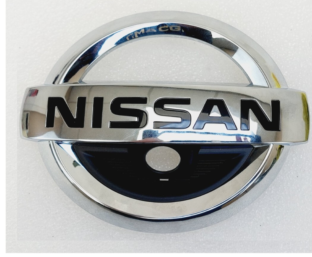 2014 2015 2016 2017 Nissan Rogue Front Grille Emblem W/Camera spot 62890 4BA0A