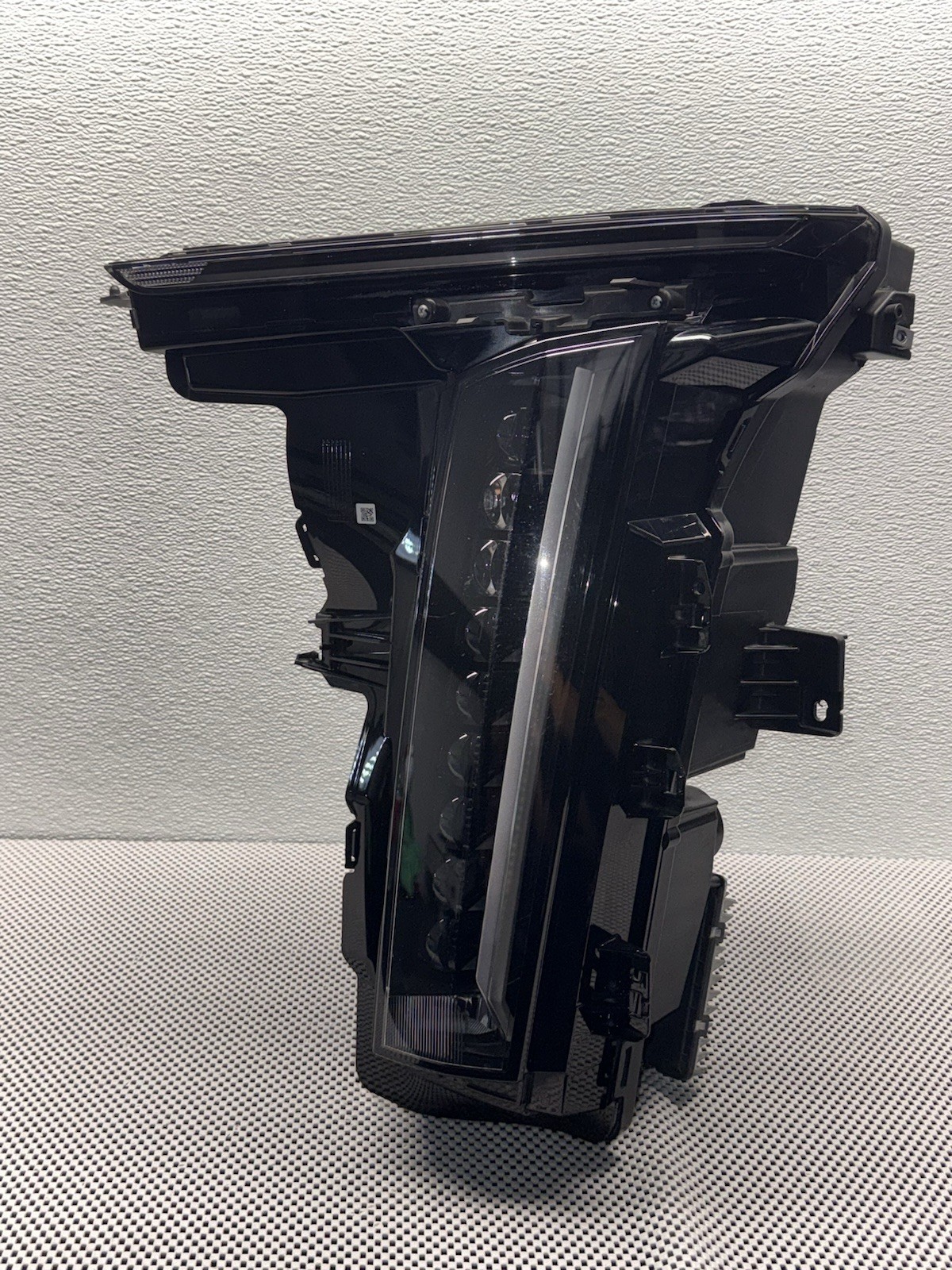 2023 2024 CADILLAC LYRIC LEFT OEM HEADLIGHT 86508840 13-PIN FULL LED BAR
