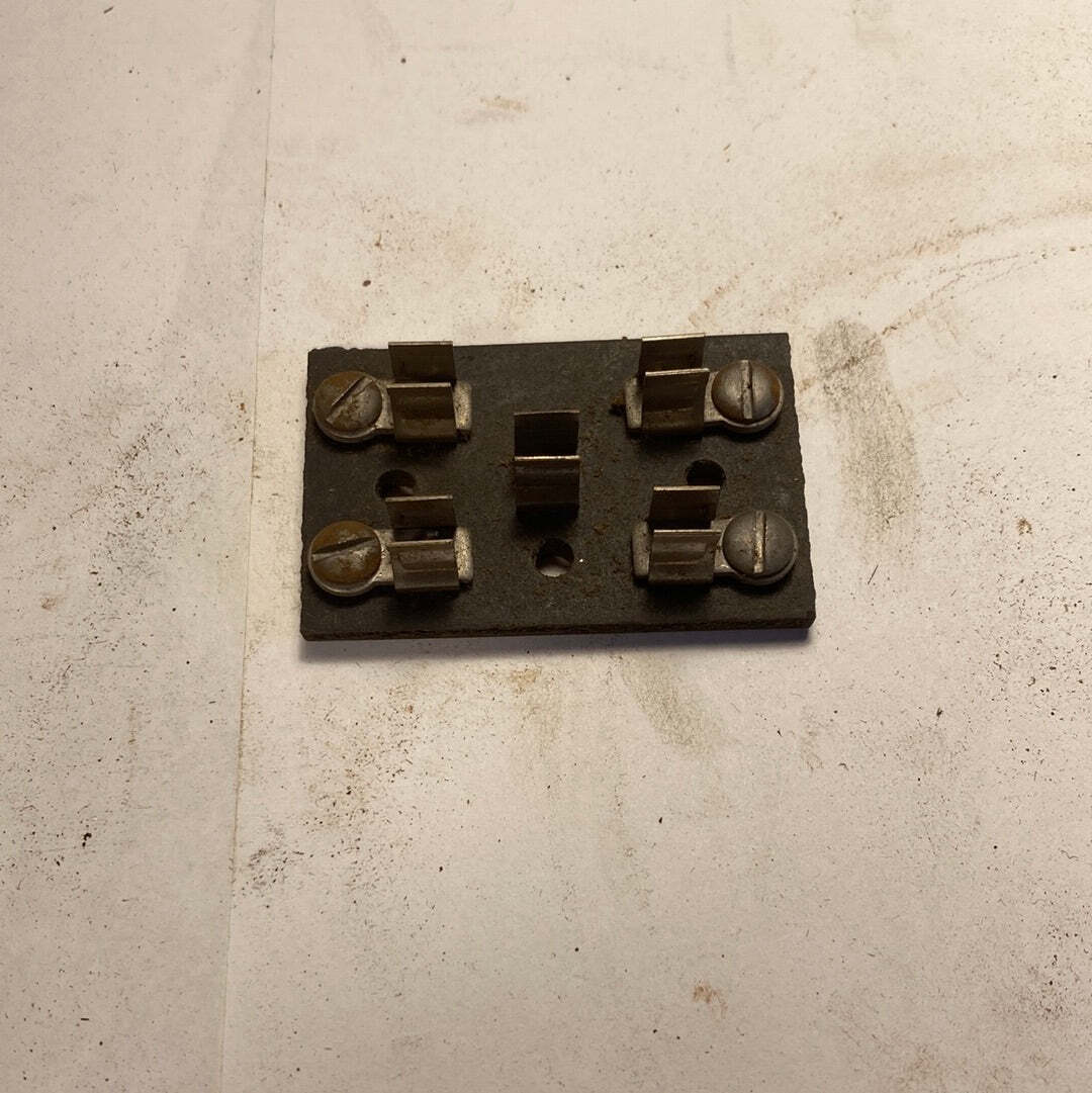 Vintage underhood automotive fuse block