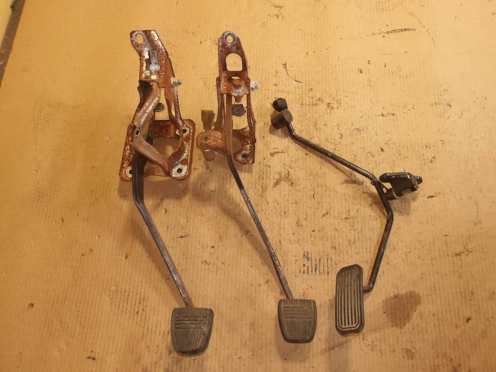 1986-1991 Toyota Camry Gas Clutch & Brake Pedals Oem