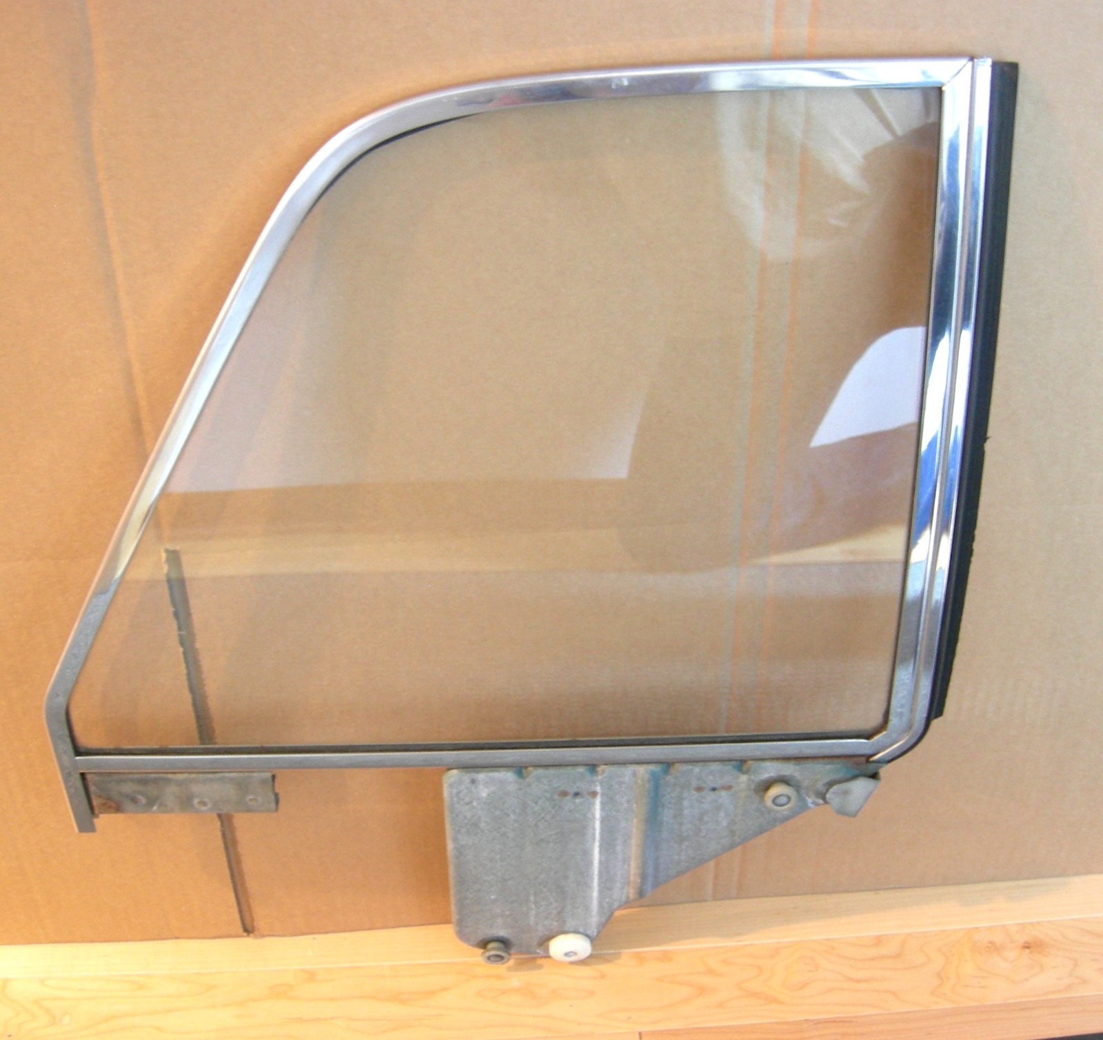 1964 1965 AMC Rambler Convertible Right Quarter Glass & Frame 3501134