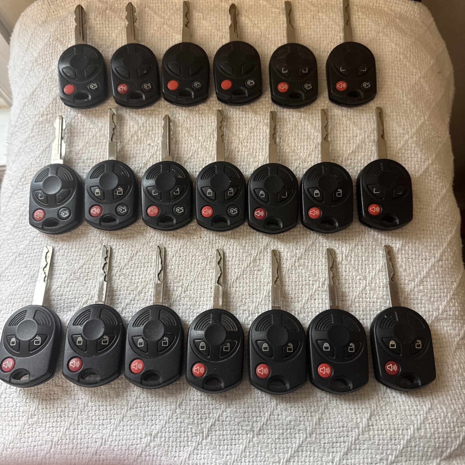 LOT OF 20 FORD REMOTE HEAD KEY FOB REMOTES 0022 3 & 4 BUTTONS LOT OF 20 FORD REMOTE HEAD KEY FOB REMOTES 0022 3 & 4 BUTTONS