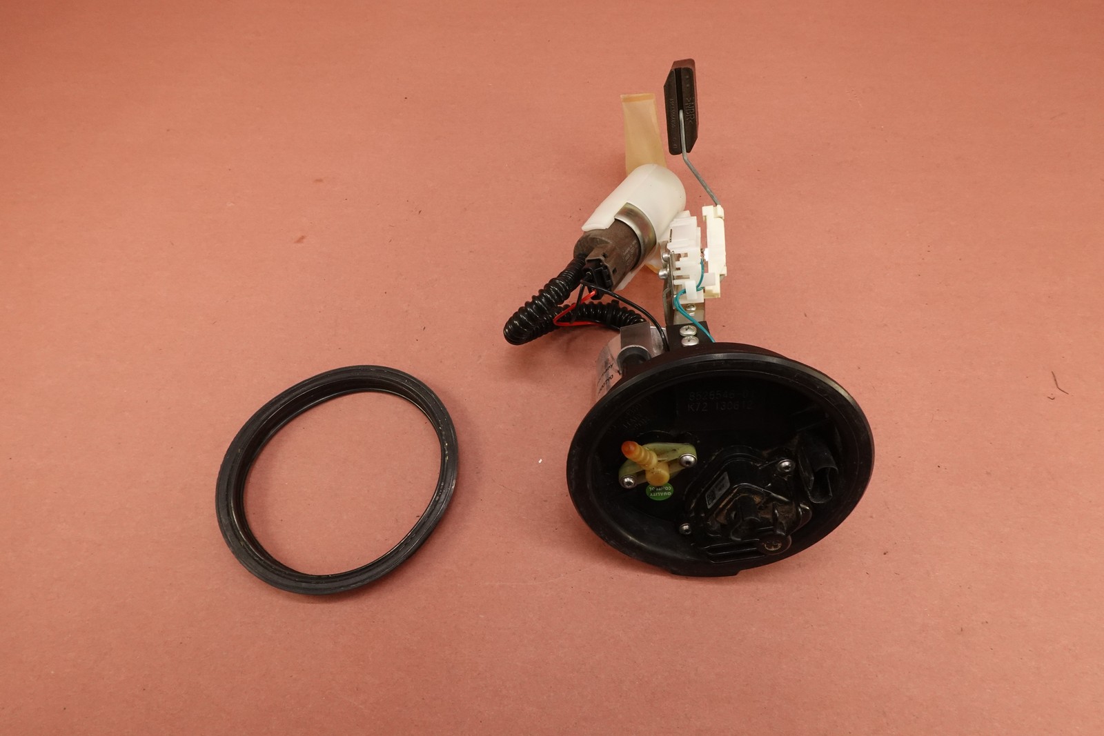 2013 11-18 BMW F 700 F700GS Gas Fuel Tank Pump
