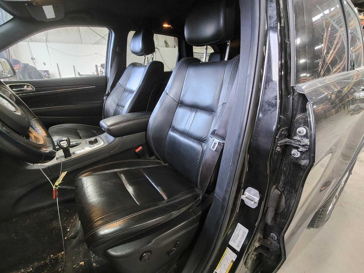 (LOCAL PICKUP ONLY) Driver Front Seat With  Bucket Leather Fits 11-17 DUR