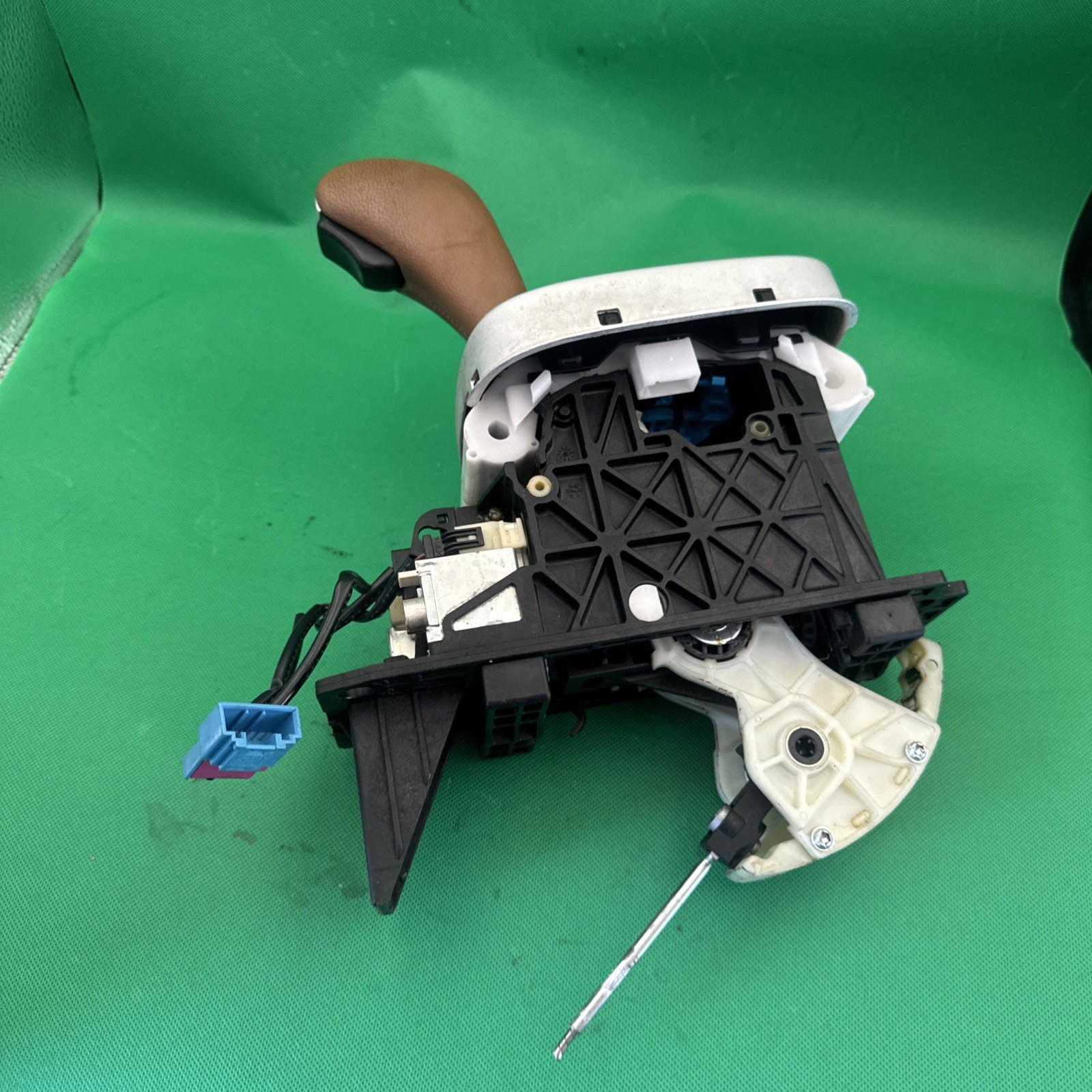 2003-2010 Porsche Cayenne Automatic Transmission Shifter 7L5713203D OEM