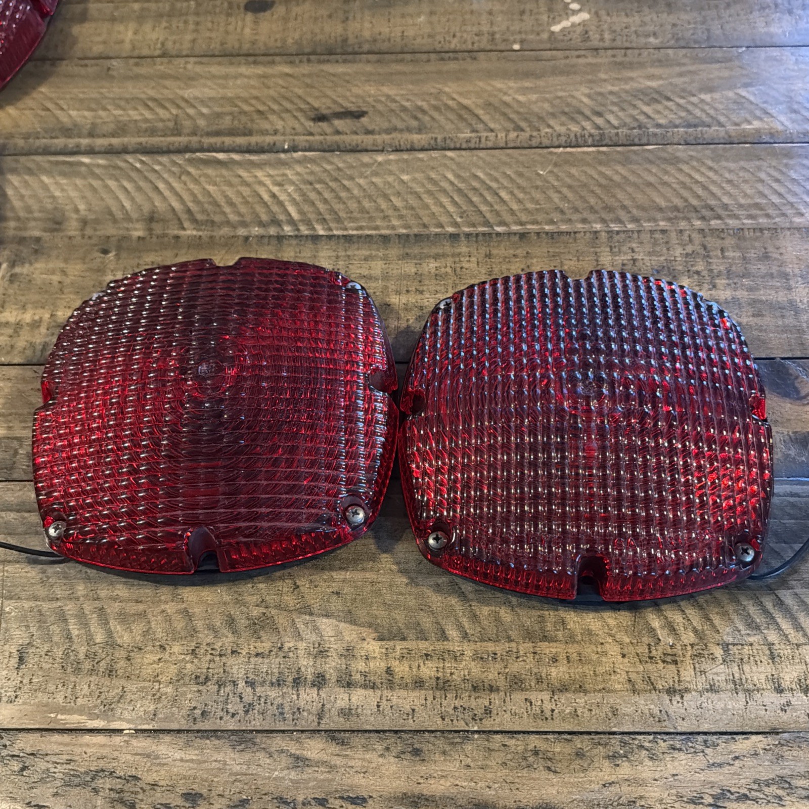 2-NOS OEM CATS-EYE 650 Light Assembly 7” RED WAFFLE LENS BUS RAT HOT ROD SEMI 2-NOS OEM CATS-EYE 650 Light Assembly 7” RED WAFFLE LENS BUS RAT HOT ROD SEMI