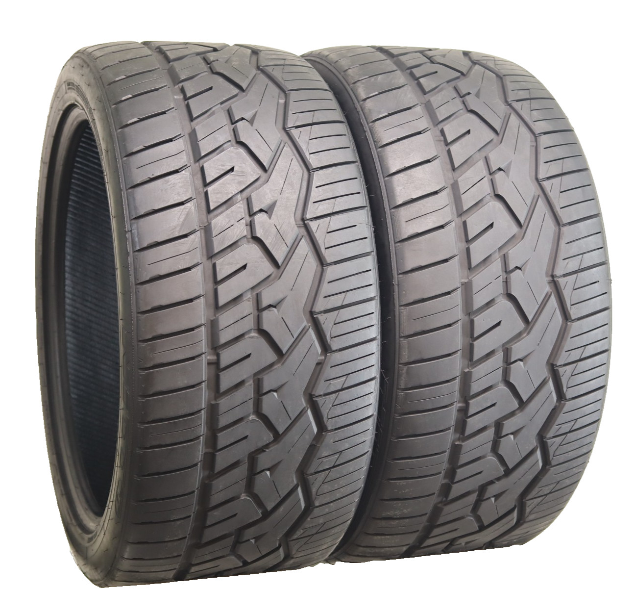 325/35R22 Nitto NT 420 114W 9/32 DOT 3425 S63