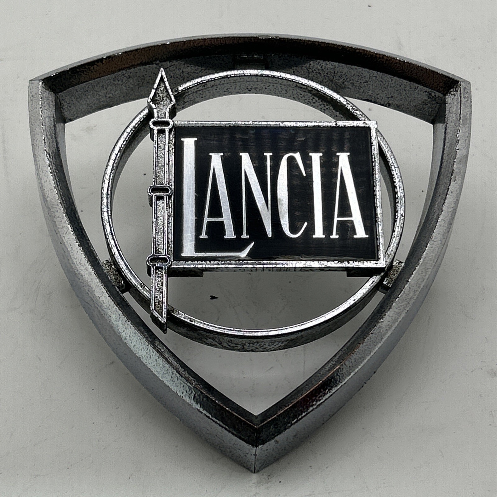 Frieze Coat of Arms Front Logo for Lancia Fulvia 1963-1976 & beta 1972-1984 Frieze Coat of Arms Front Logo for Lancia Fulvia 1963-1976 & beta 1972-1984