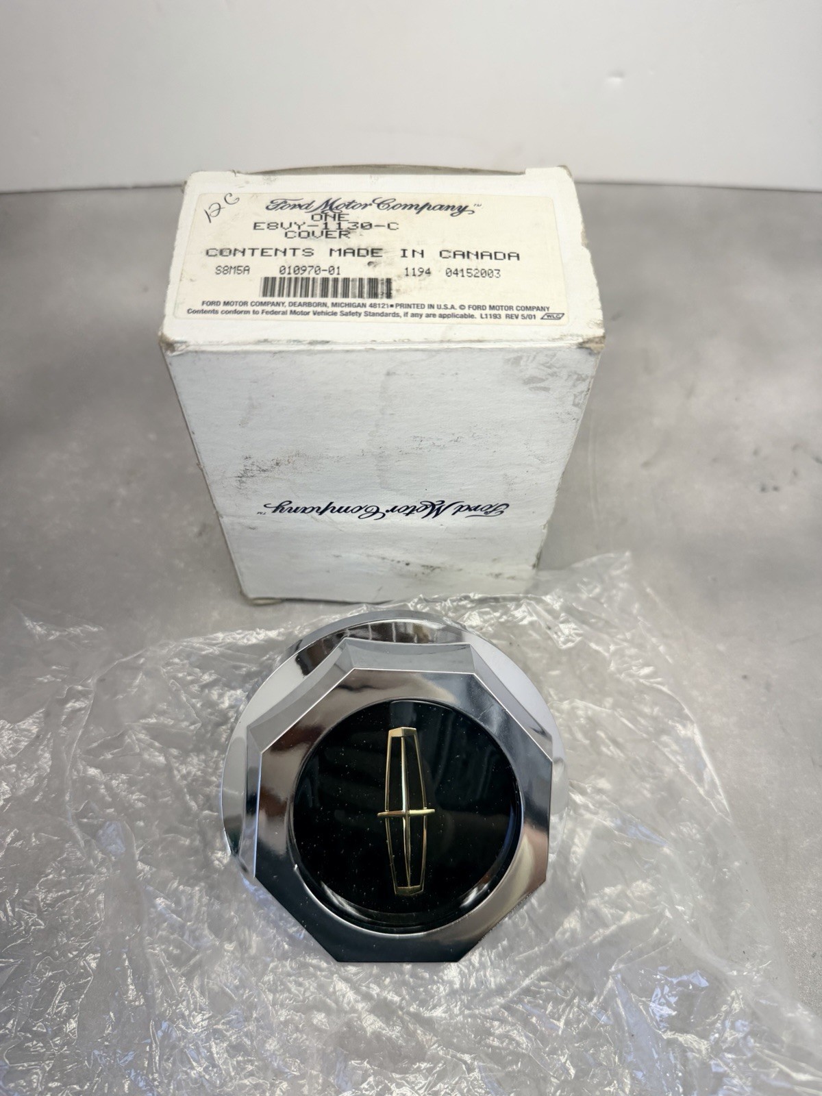1982-1989 Lincoln Town Car Wire Wheel Center Cap NOS Ford E8VY-1130-C New OEM