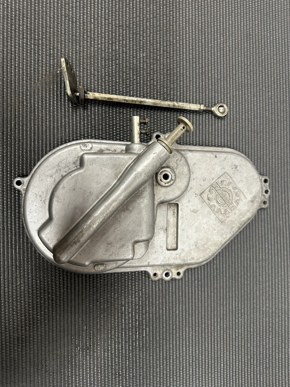 ✅96-99 Skidoo Reverse Chaincase Cover With Actuator Rod✅ ✅96-99 Skidoo Reverse Chaincase Cover With Actuator Rod✅