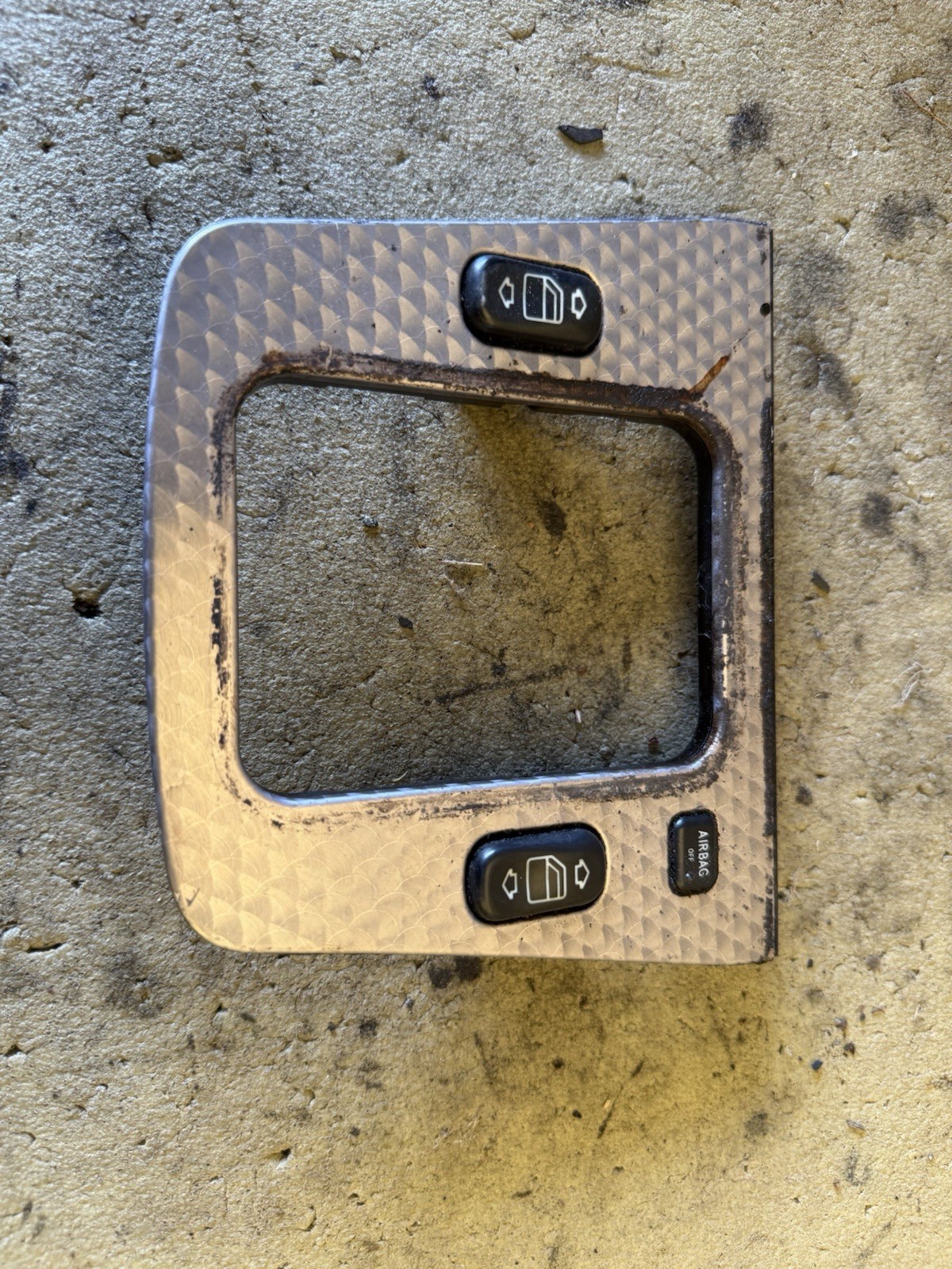 97-04 Mercedes R170 SLK230 Center Console Trim Bezel Window Switch A1706803036 97-04 Mercedes R170 SLK230 Center Console Trim Bezel Window Switch A1706803036