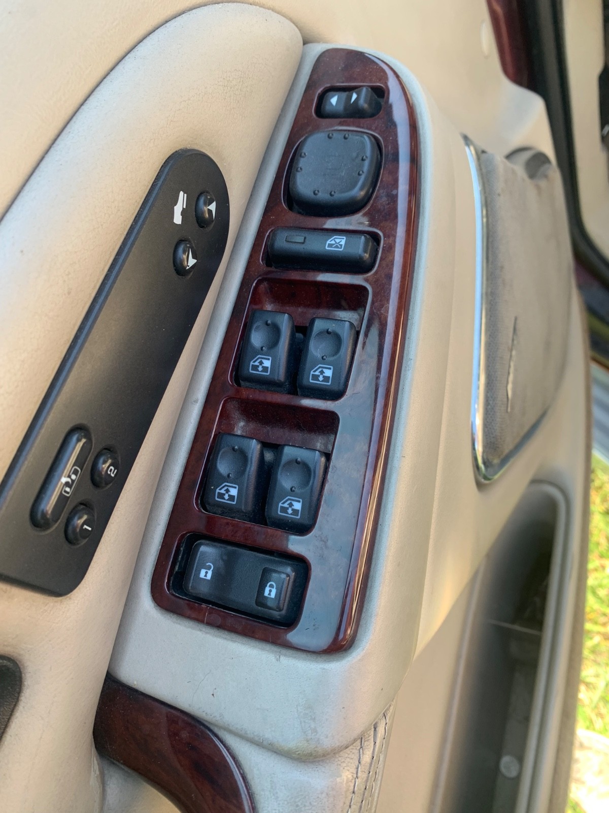 2005-06 Cadillac Escalade wood grain window switches 