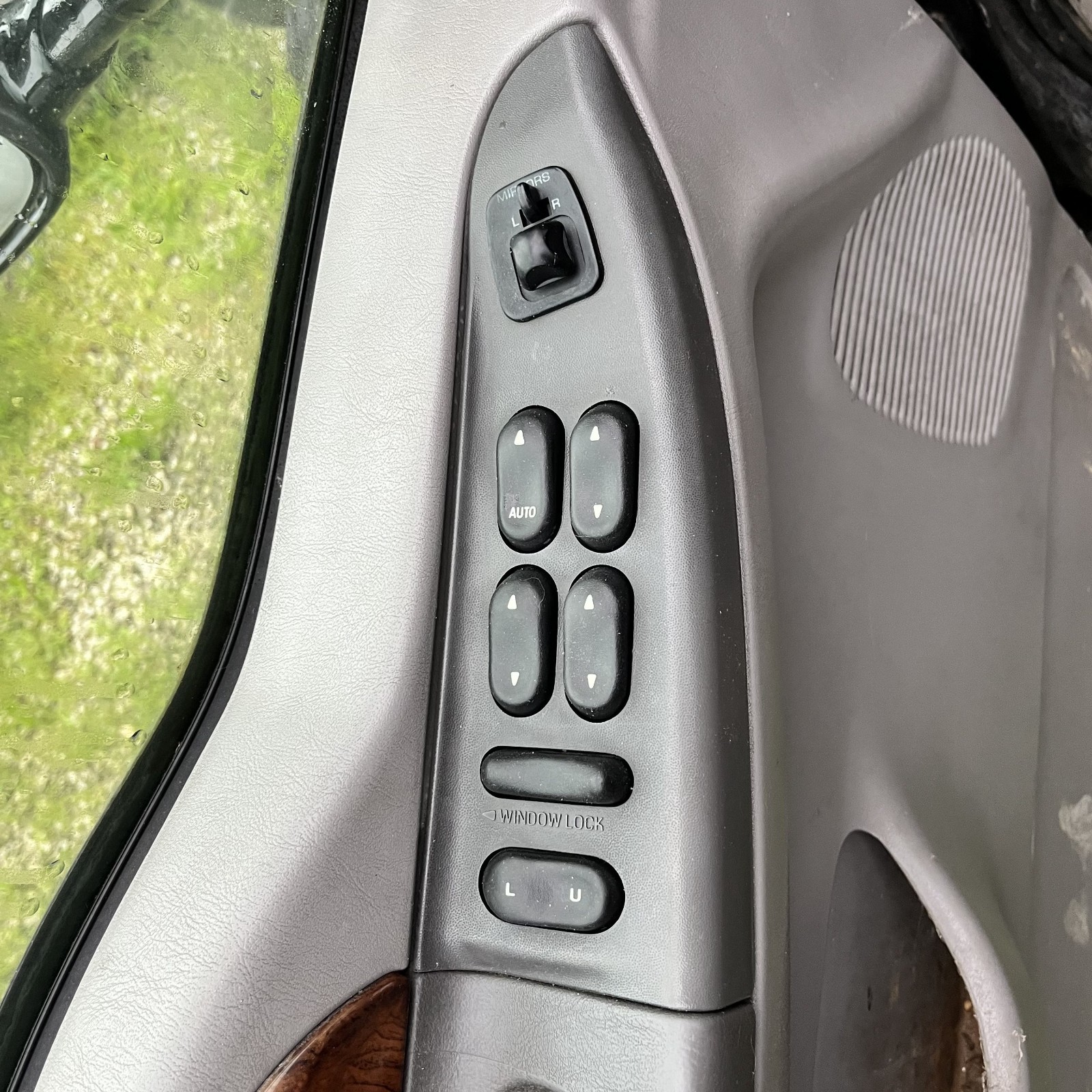 1999 - 01 Ford F250 Excursion OEM Left Power Window Lock Switch F81B-14A563-ADW