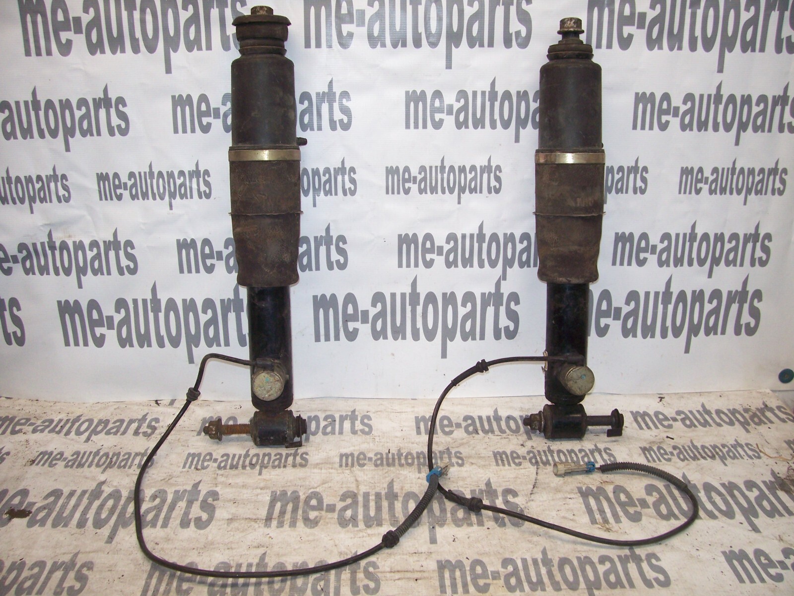 97-02 Cadillac Eldorado Seville Rear Left & Right Air Suspension Shock Strut Set