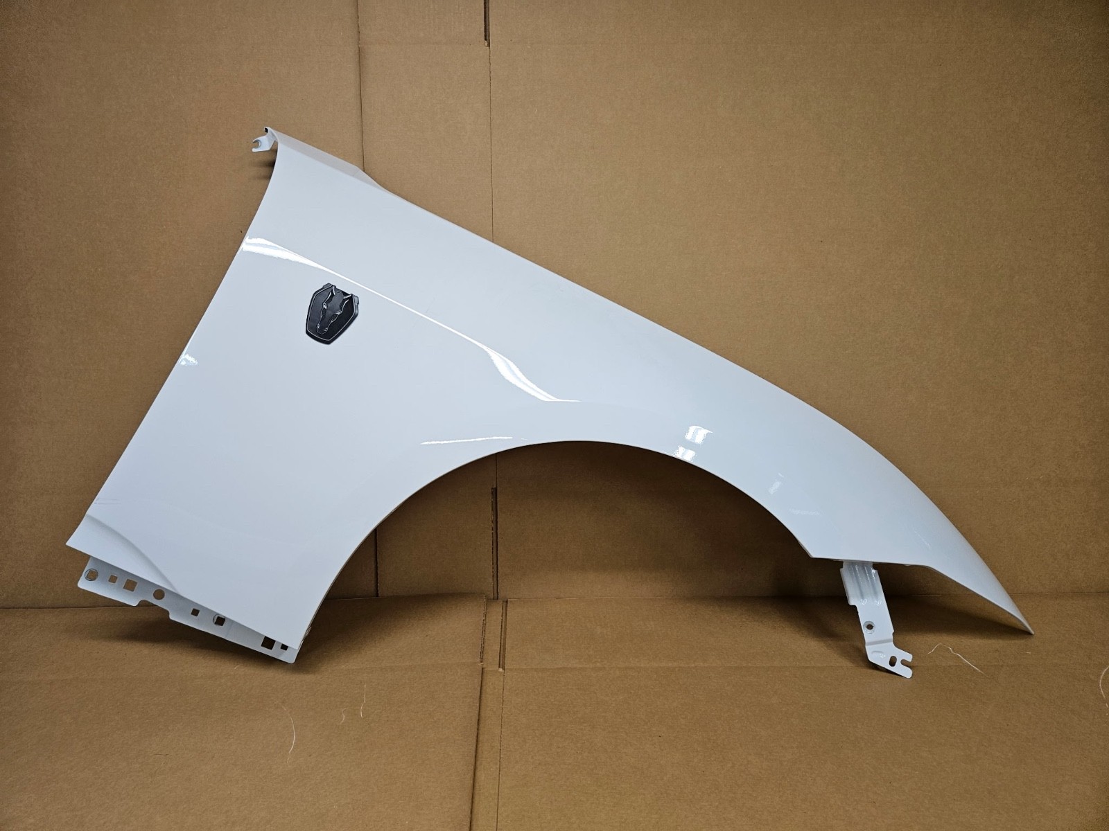 NEW TAKE OFF OEM Ford Mustang 5.0 RIGHT RH Fender 24-26 OXFORD WHITE DARK HORSE