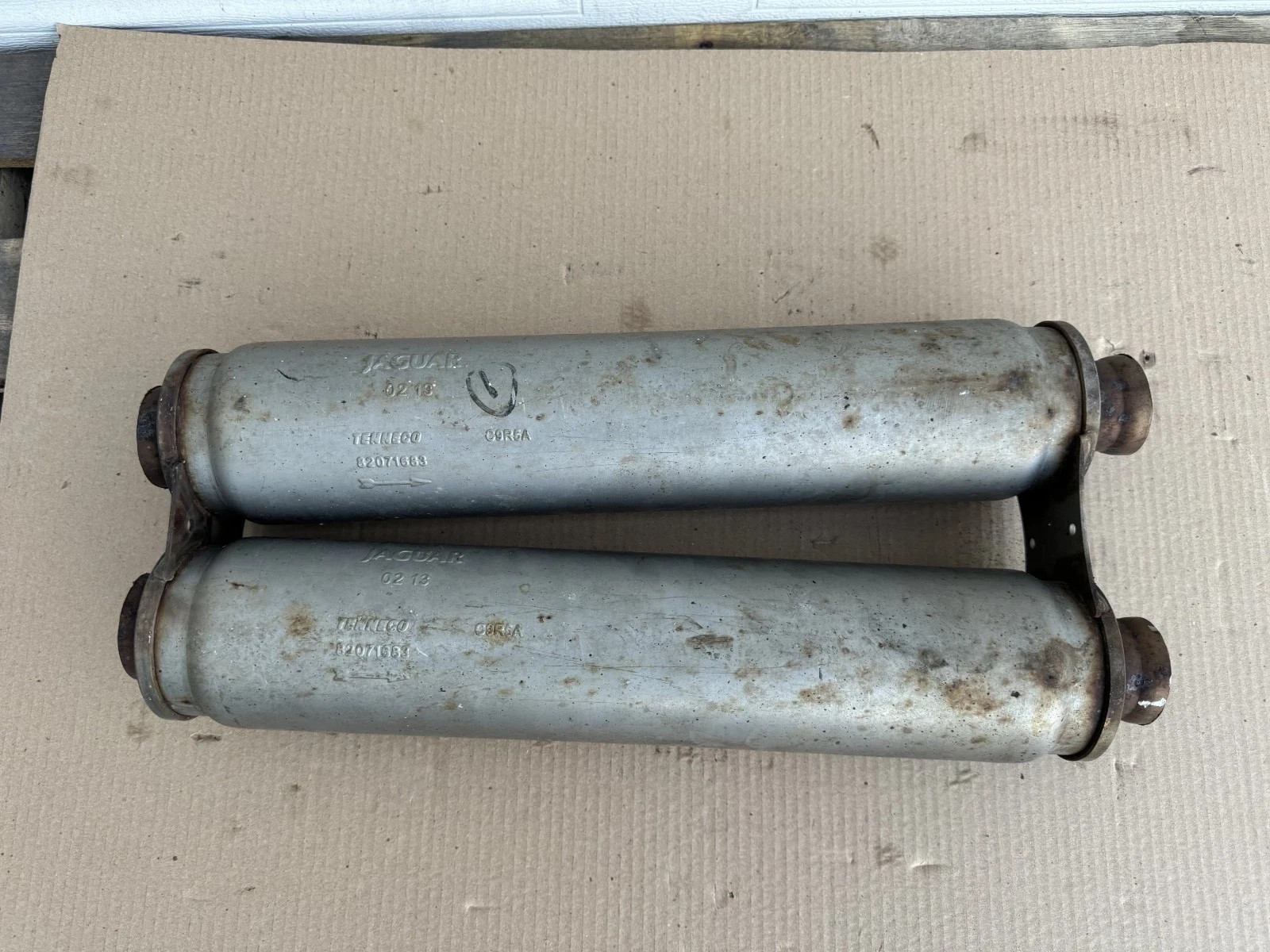 13-15 JAGUAR XF Exhaust System Center Muffler Resonator Pipe OEM
