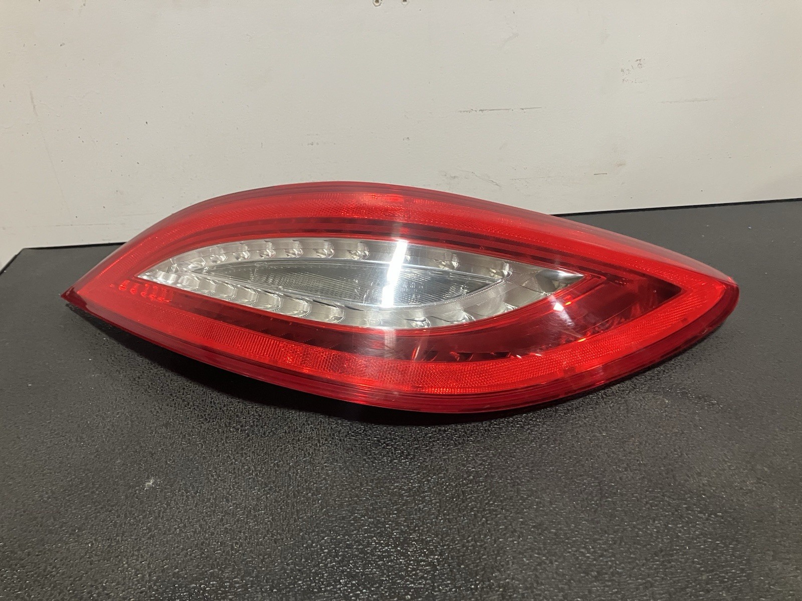 2012-14 Mercedes W218 CLS550 CLS63 Tail Light Passenger Right OEM TESTED GOOD
