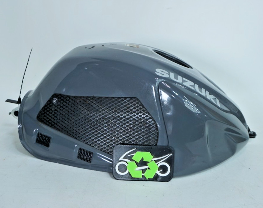2025 11-25 SUZUKI GSXR600 GSXR750 GAS TANK FUEL DENTED STUNT REPAIR OEM 2025 11-25 SUZUKI GSXR600 GSXR750 GAS TANK FUEL DENTED STUNT REPAIR OEM