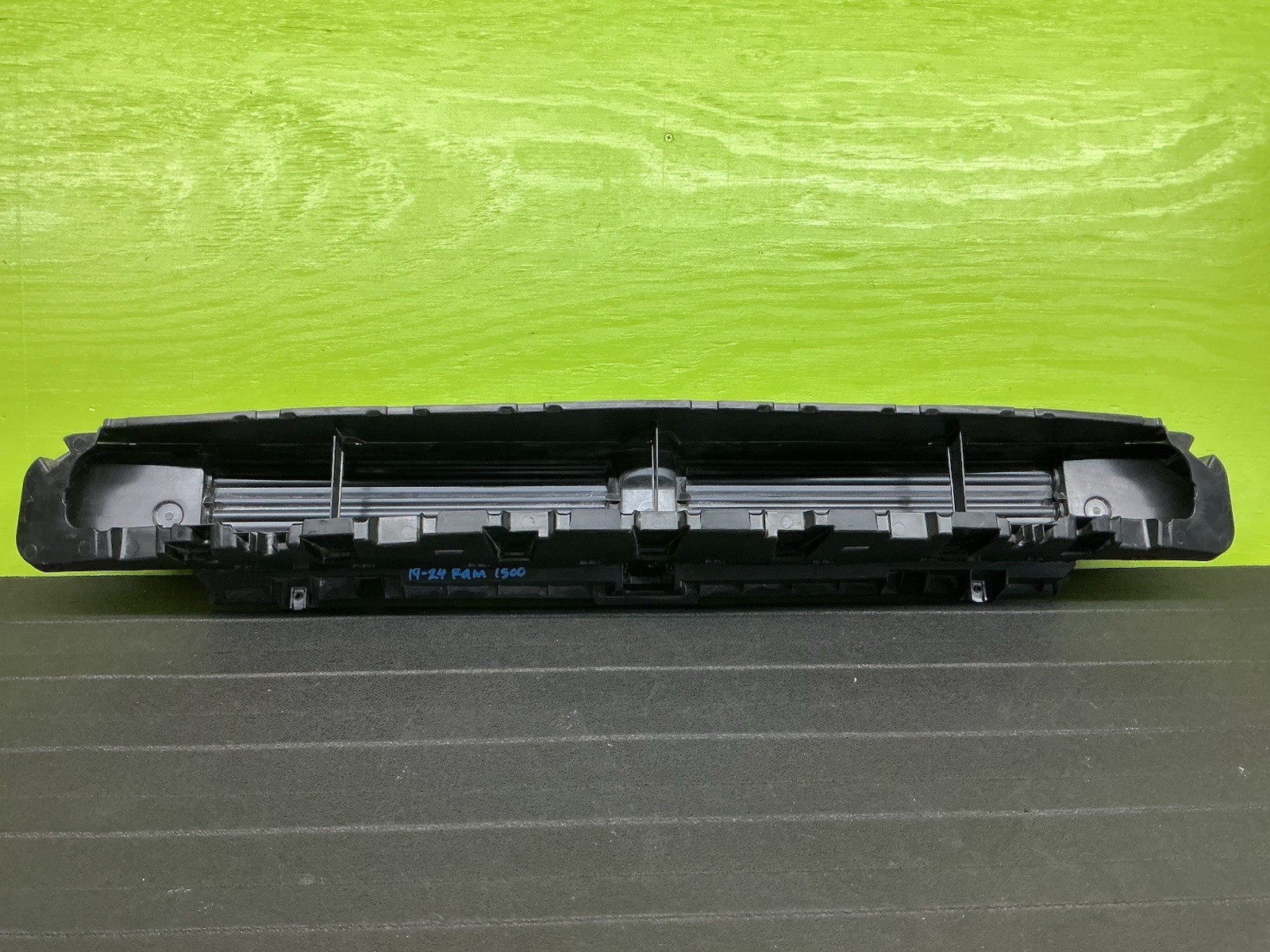 2019-2022 Dodge Ram 1500 Shutter