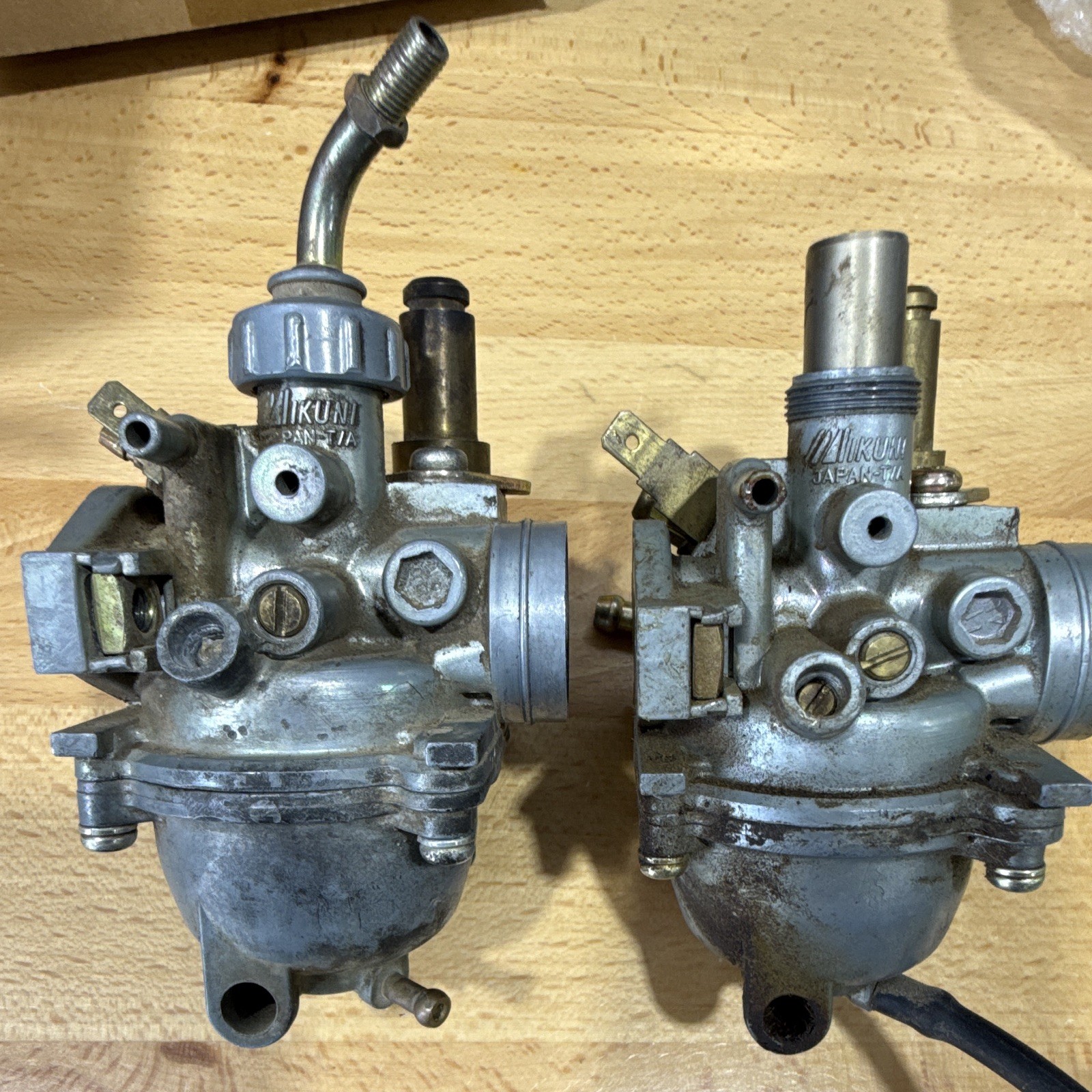 Mikuni Genuine Carb Carburetors Yamaha TTR50 - Parts Includes Two Mikuni Genuine Carb Carburetors Yamaha TTR50 - Parts Includes Two