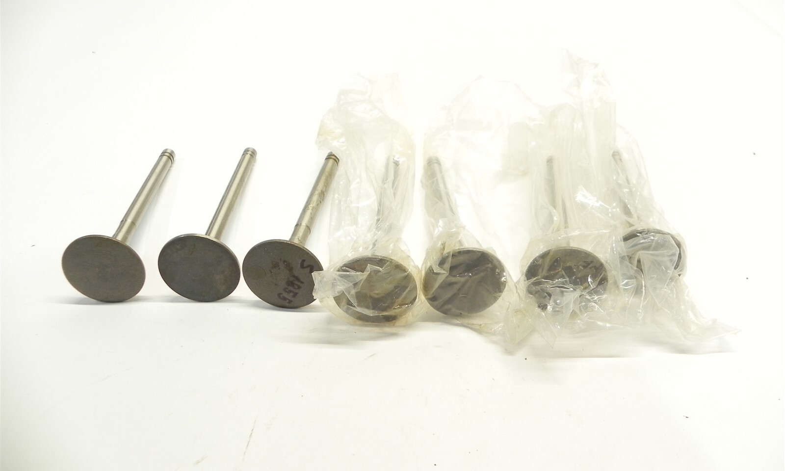 VINTAGE 1949-54 DESOTO 237 251 6CYL EXHAUST INTAKE VALVE MOPAR #1319089 #X-1067 VINTAGE 1949-54 DESOTO 237 251 6CYL EXHAUST INTAKE VALVE MOPAR #1319089 #X-1067