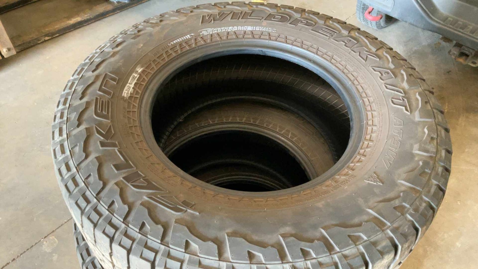 Set of 4 Used Falken Wildpeak A/T Tires 285/70R17 136211 Set of 4 Used Falken Wildpeak A/T Tires 285/70R17 136211