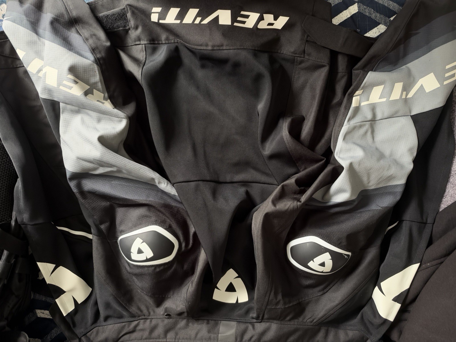2025 REV’IT Quantum 3 Air jacket with CE Level 2 Rated back And Elbow Armor
