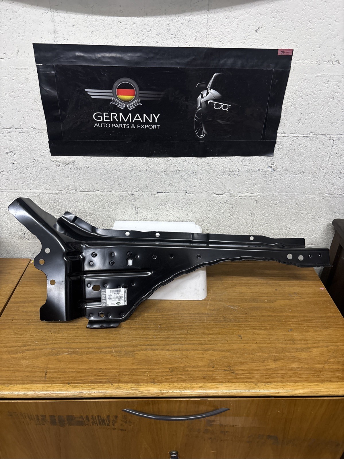 Range Rover Velar 2021-2023 OEM Right Upper Fender Rail LR141052