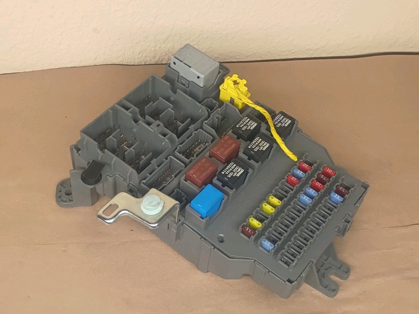 2007-2010 HONDA ODYSSEY INTERIOR FUSE BOX P/N 38200-SHJ-A04, LX