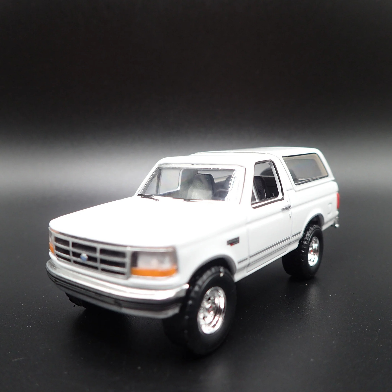 1993 93 FORD BRONCO XLT OJ SIMPSON / AL COWLINGS 1:64 SCALE DIECAST MODEL CAR
