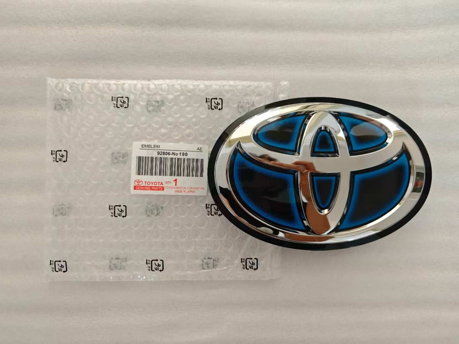 1X Blue Genuine TOYOTA Grille Emblem Land Cruiser Tundra Tacoma 53141-71010 - US