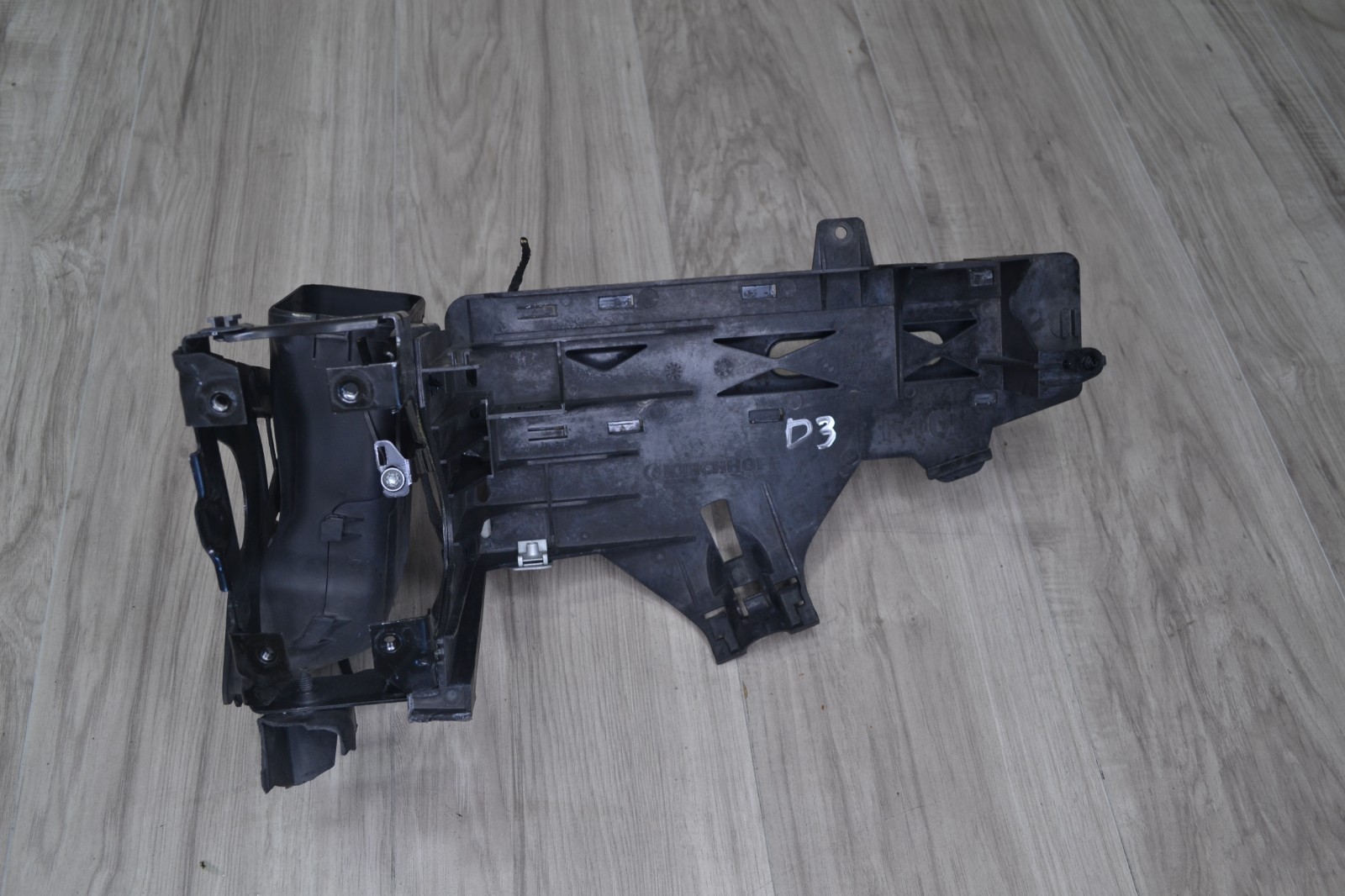 11-16 BMW F10 528 535 550 Front Driver Side Headlight Support Mount Bracket OEM 11-16 BMW F10 528 535 550 Front Driver Side Headlight Support Mount Bracket OEM