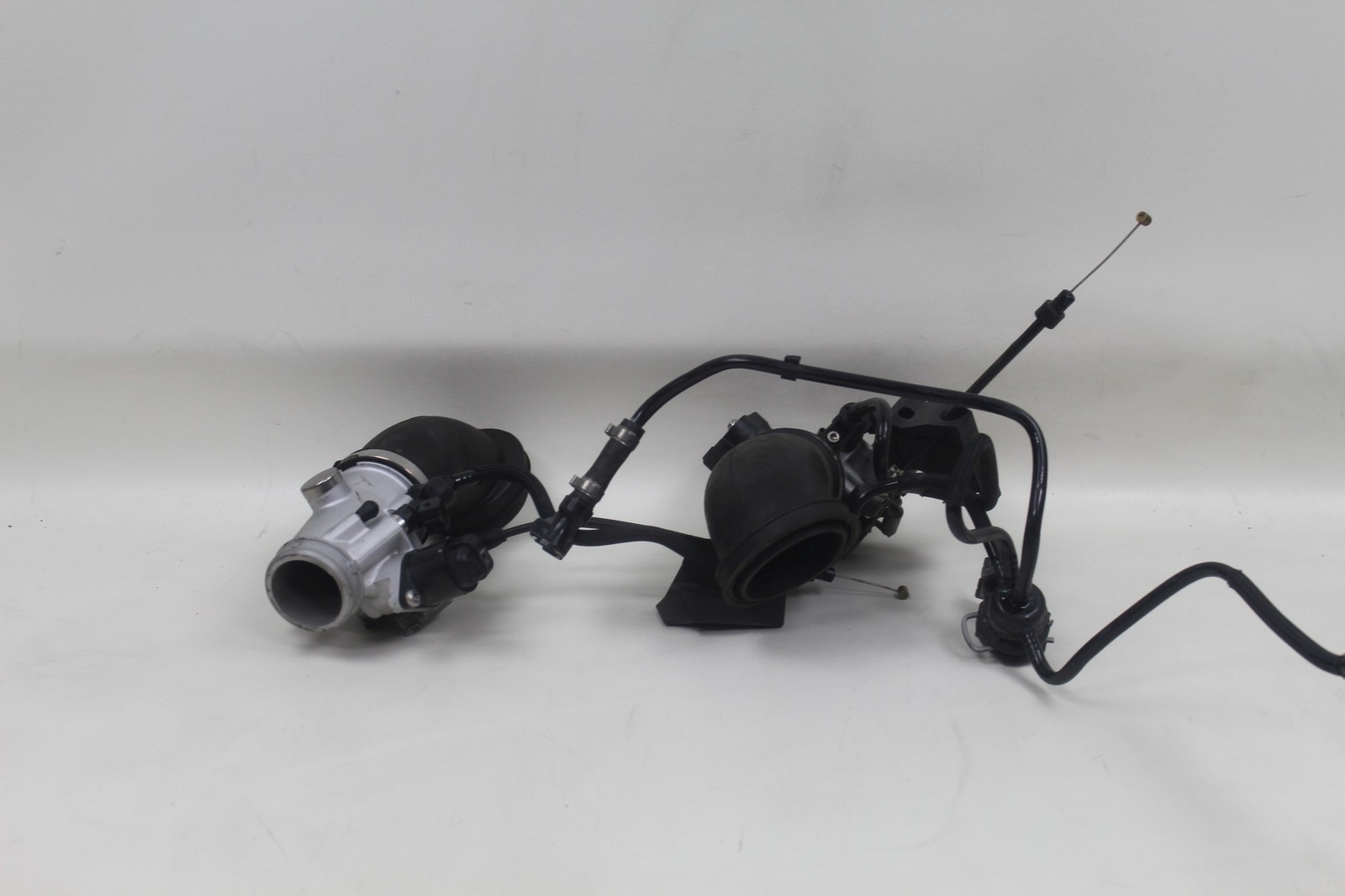  BMW R1200GS 05-07 OEM Left Right Bing Throttle Bodies Body Housing Set