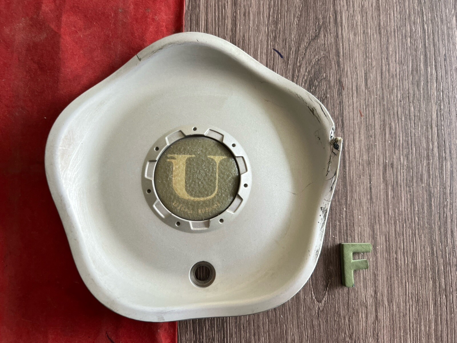 #F  (1) Ultra Silver Center Cap A89-9402S