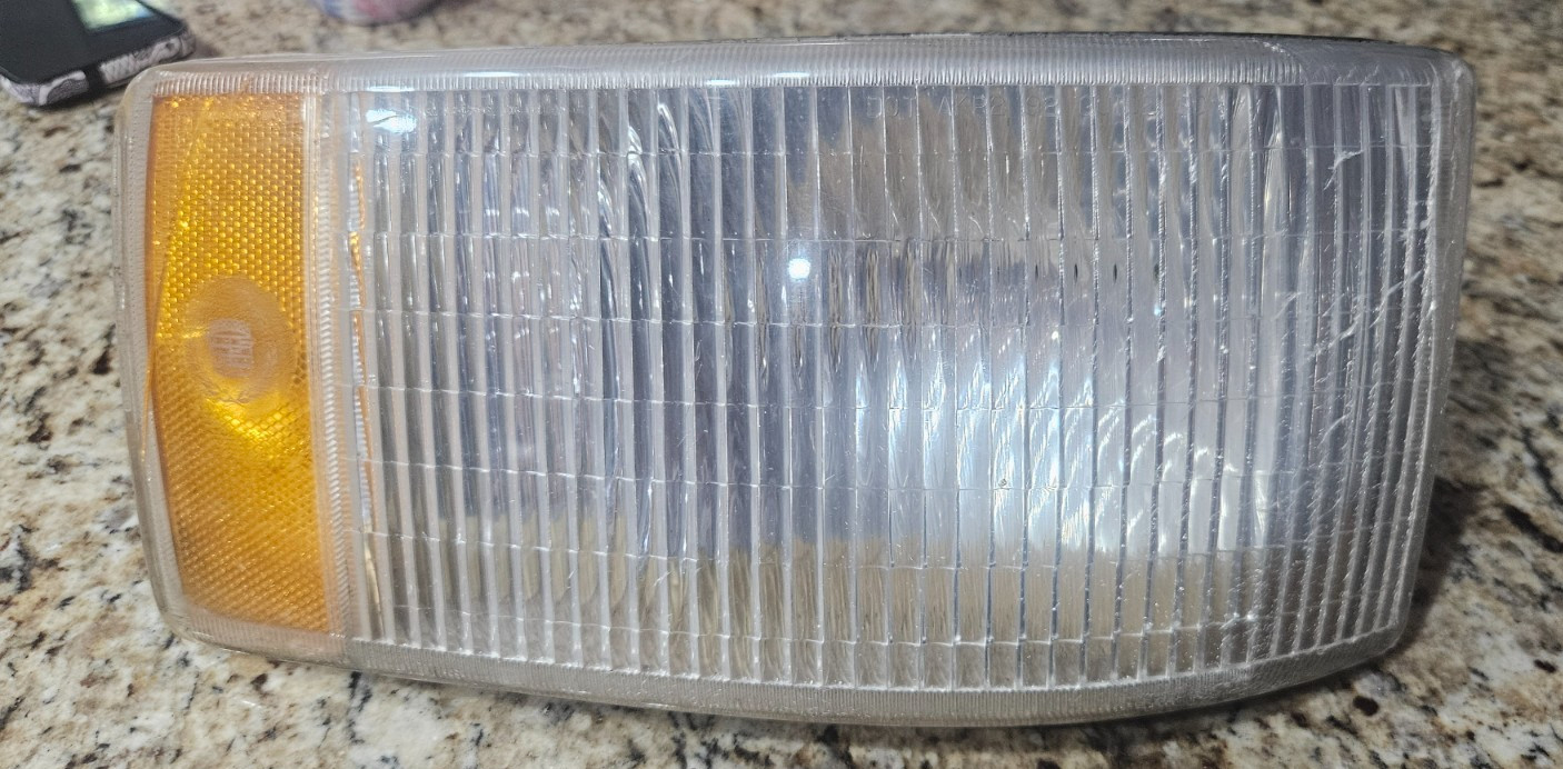 93-96 CADILLAC FLEETWOOD BROUGHAM TURN SIGNAL PASS RH CORNER LIGHT LAMP 16516304