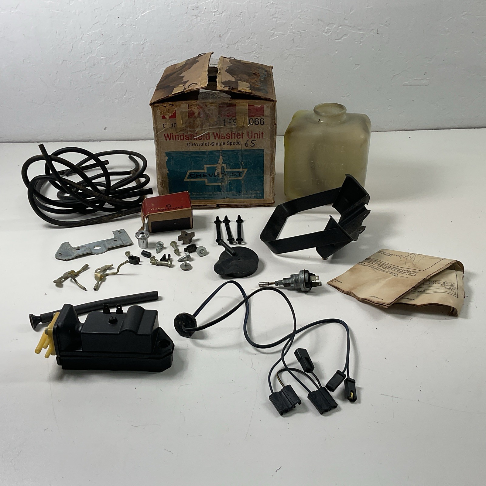 NOS 1965 Accessory Impala Belair Biscayne Windshield Washer Kit 986066 h5