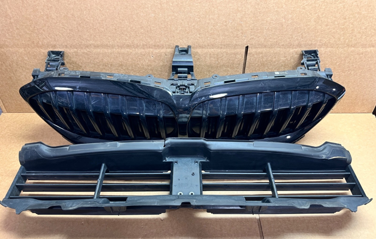 OEM 2019-22 BMW 330i G20 UPPER + LOWER Active Air Shutter Grille SET 51745A22C64