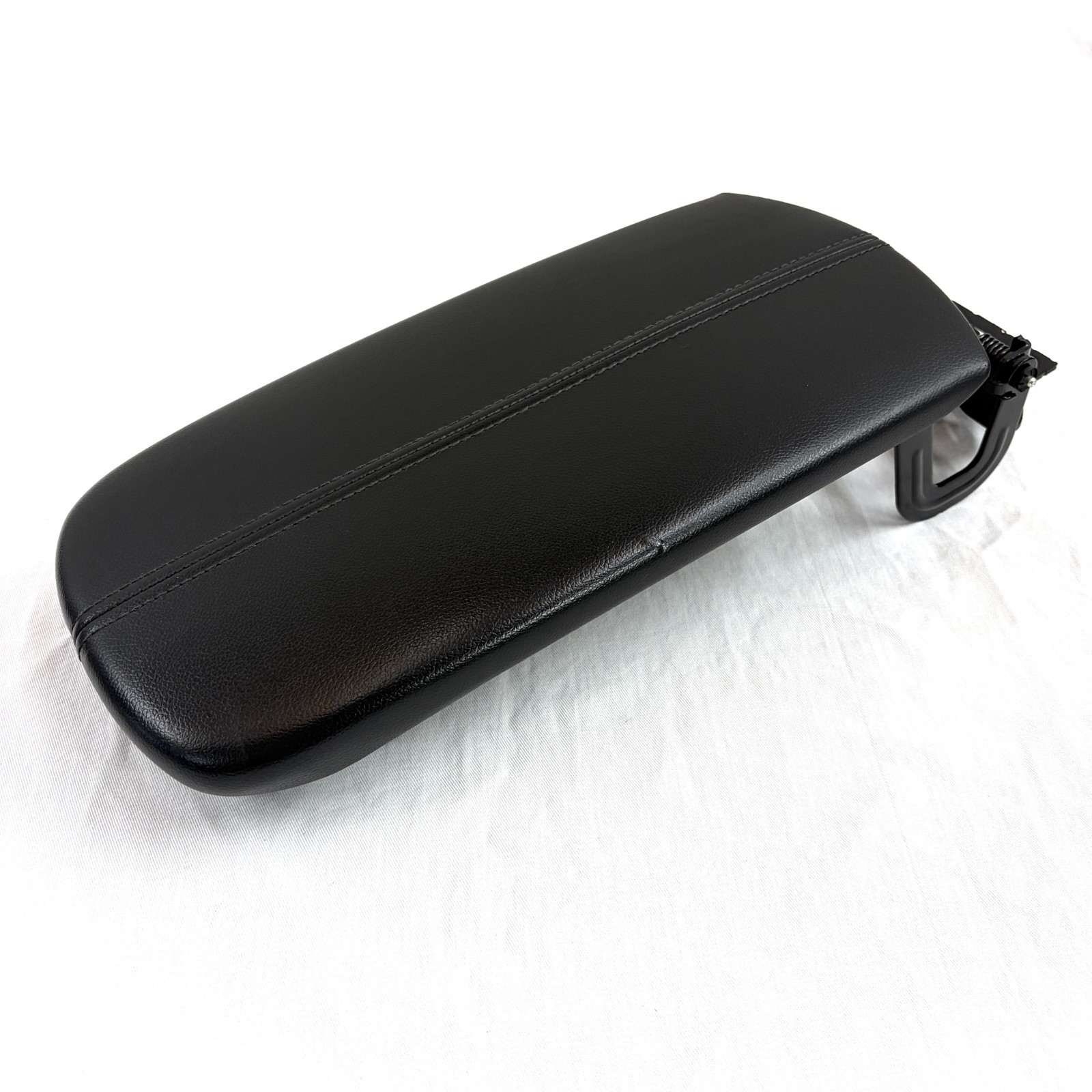 2016-2025 Chevy Malibu Center Console Lid Armrest Top OEM BLACK LEATHER 2016-2025 Chevy Malibu Center Console Lid Armrest Top OEM BLACK LEATHER