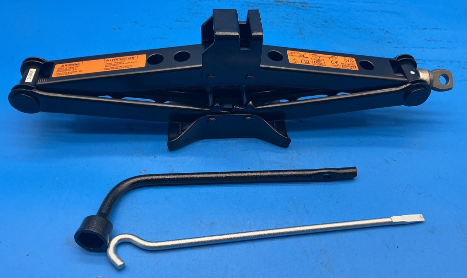 Emergency Tire Scissor Jack With Tools For: 2015-2026 Nissan Murano 99550-5AA0A