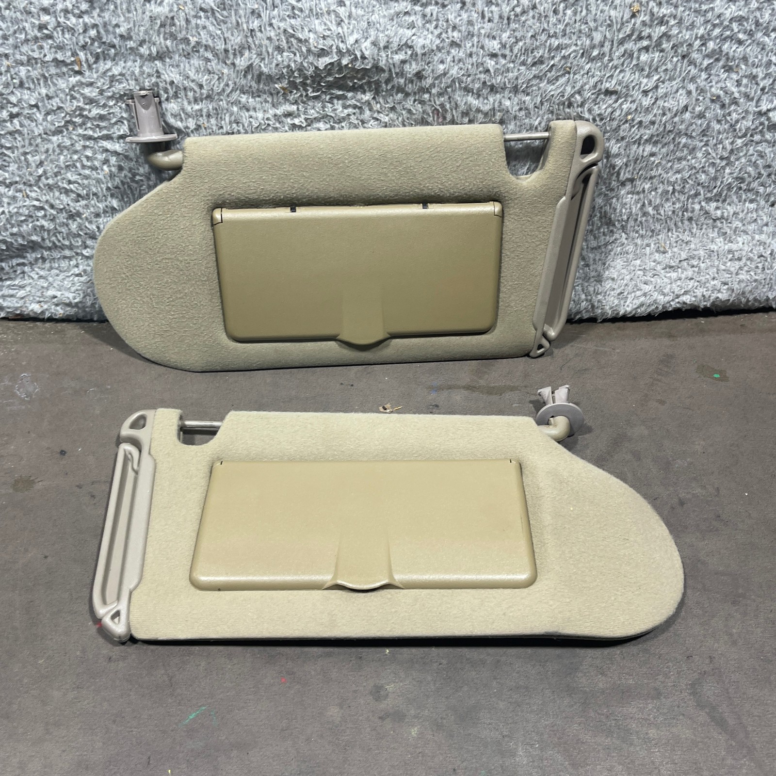 97-05 Buick Century Driver Passenger Left Sun Visor Set Pair LH RH Beige OEM