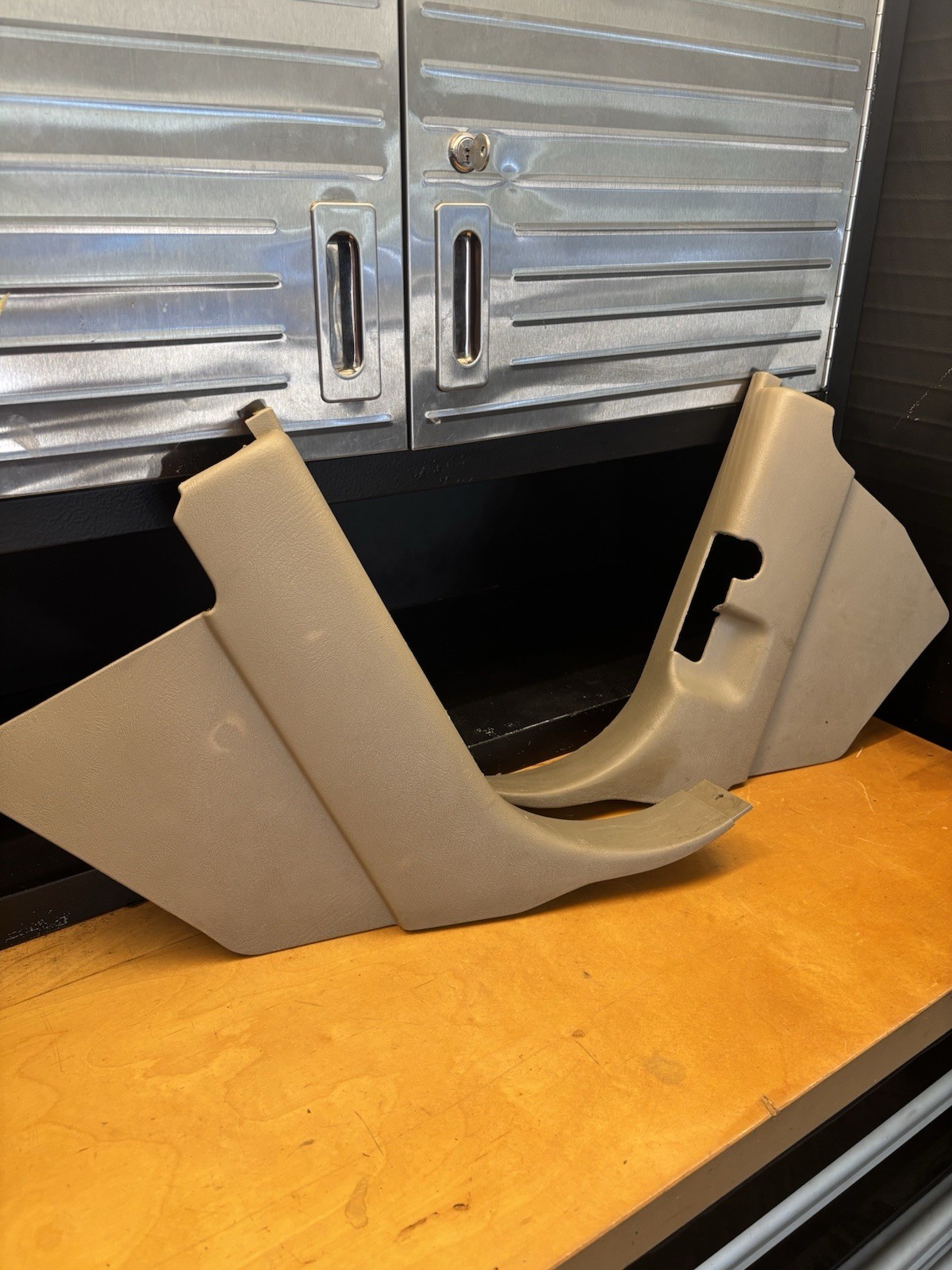 95-98 Chevy GMC Kick Panel Kick Plate OEM Tan 95-98 Chevy GMC Kick Panel Kick Plate OEM Tan