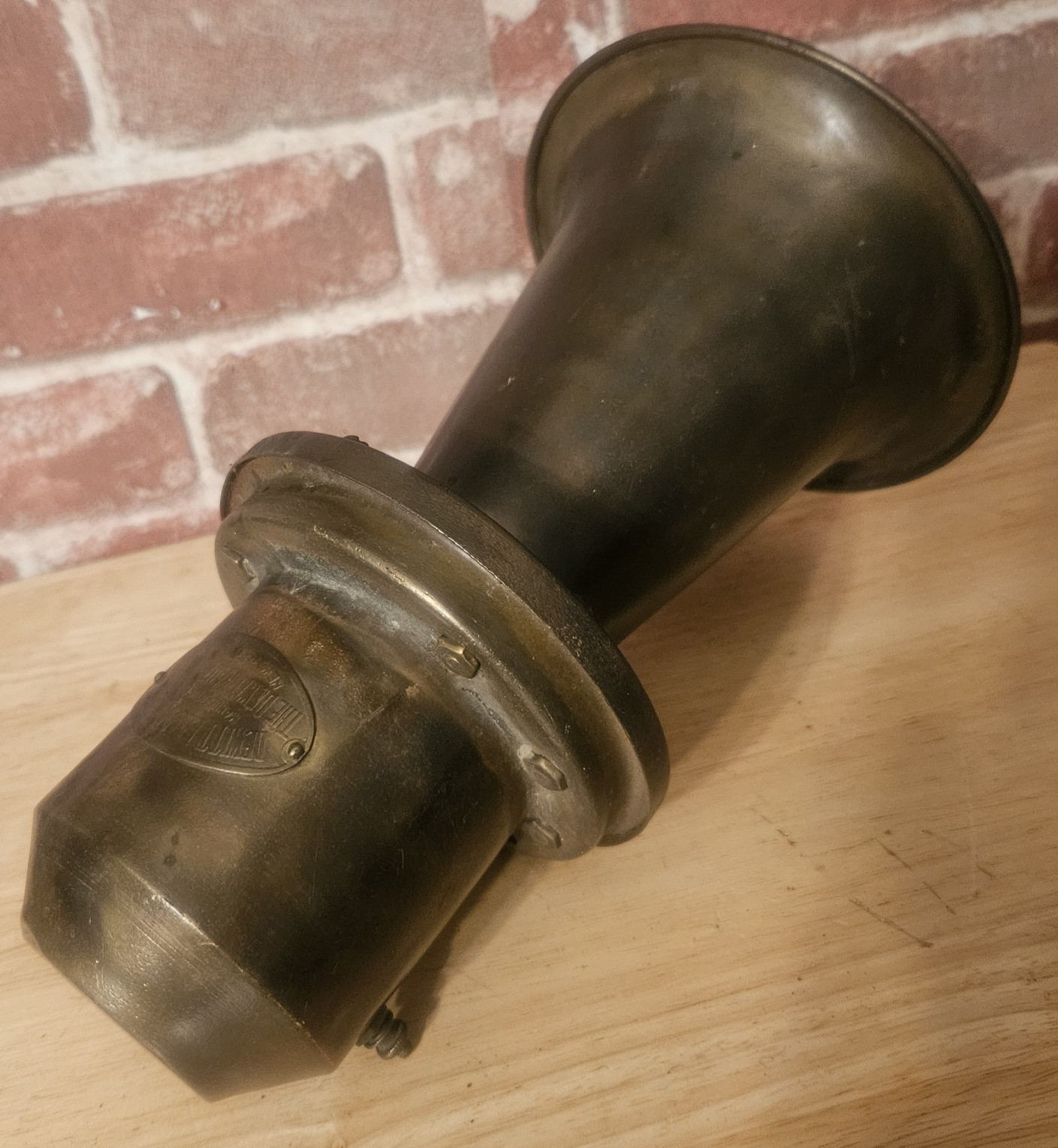 VINTAGE THE DEWITT AUTO HORN CO. ELECTRIC BRASS CAR HORN VINTAGE THE DEWITT AUTO HORN CO. ELECTRIC BRASS CAR HORN