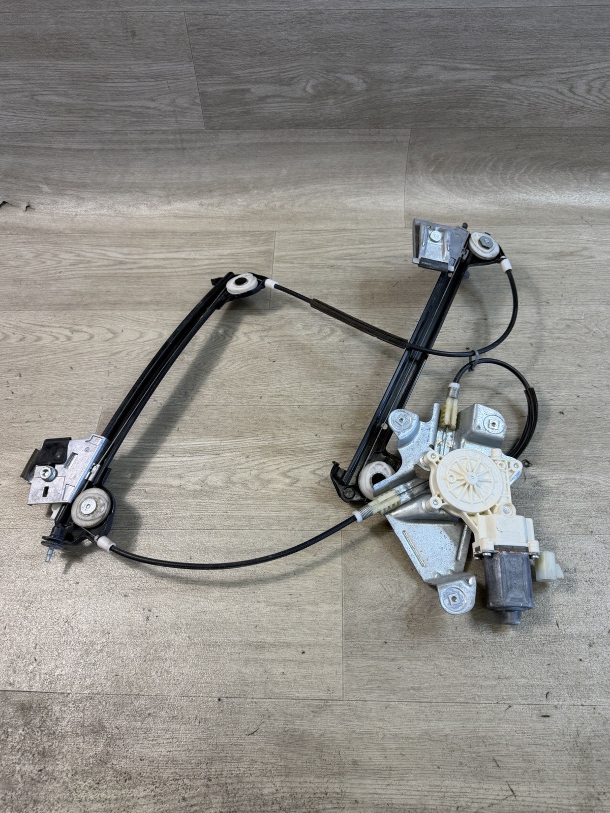 06-10 PONTIAC SOLSTICE SATURN SKY LEFT SIDE WINDOW REGULATOR W/ MOTOR